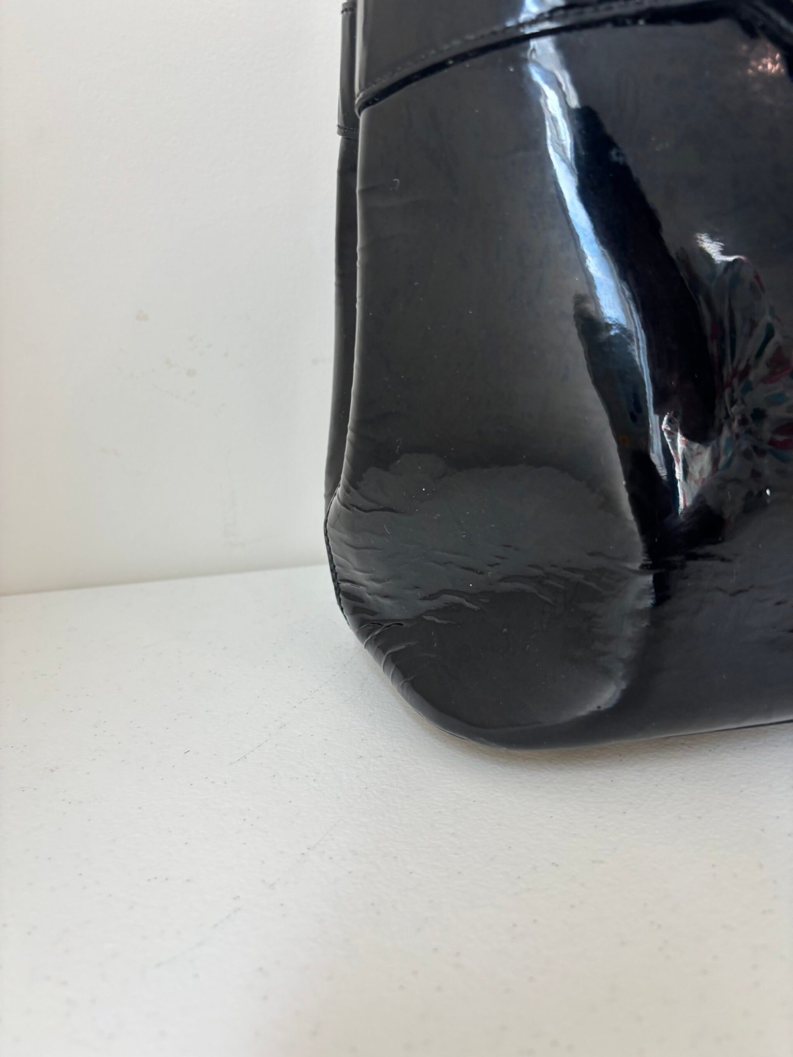 Gucci Bright Bit Patent Leather Tote - Image 5